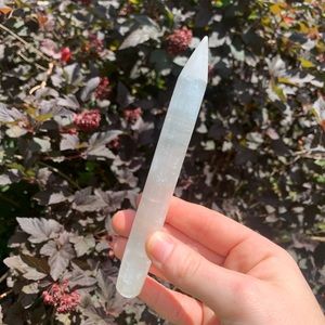 Pointed selenite wand